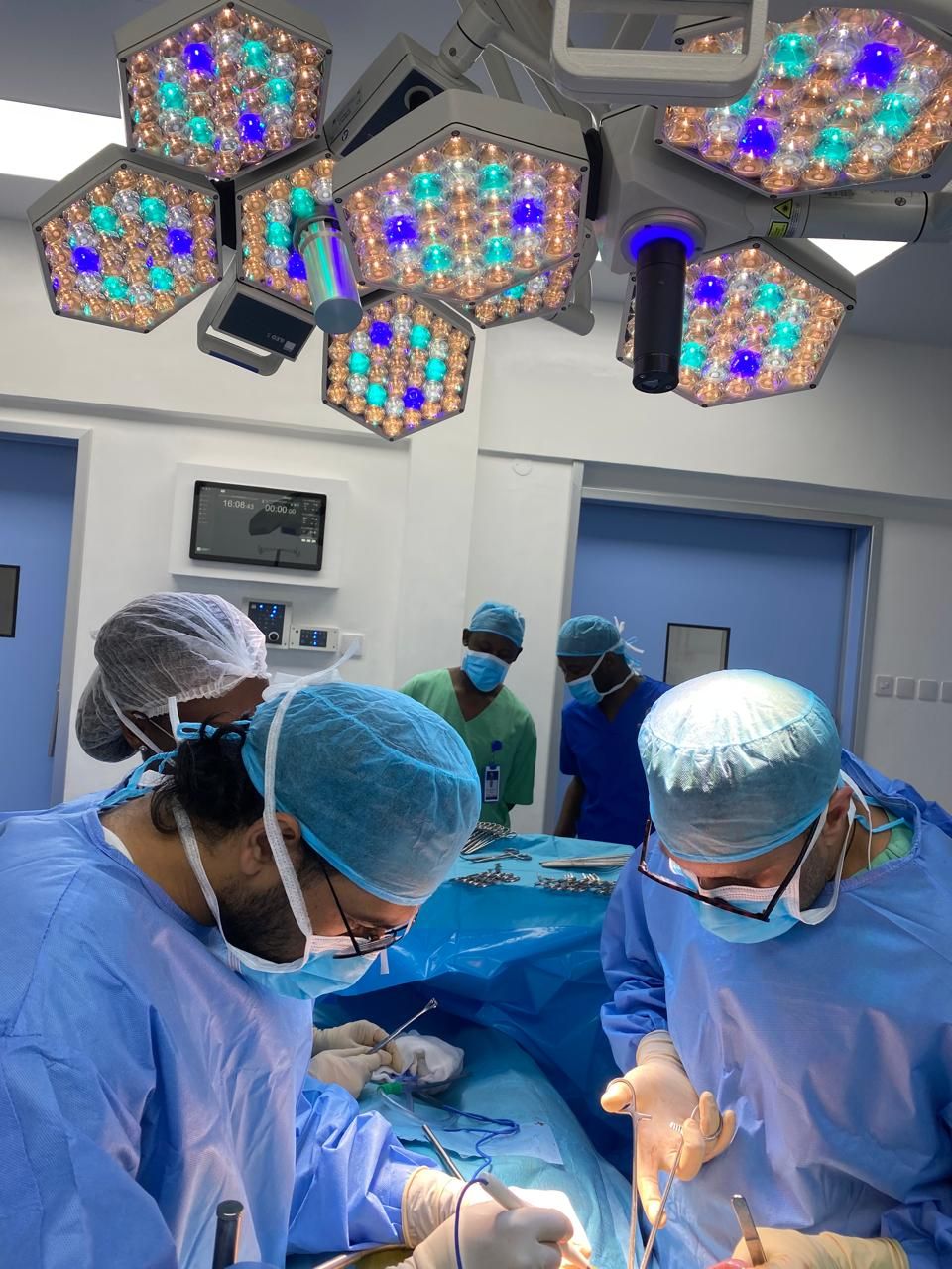 Surgical team in Kenya operating on a complex portal hypertension case